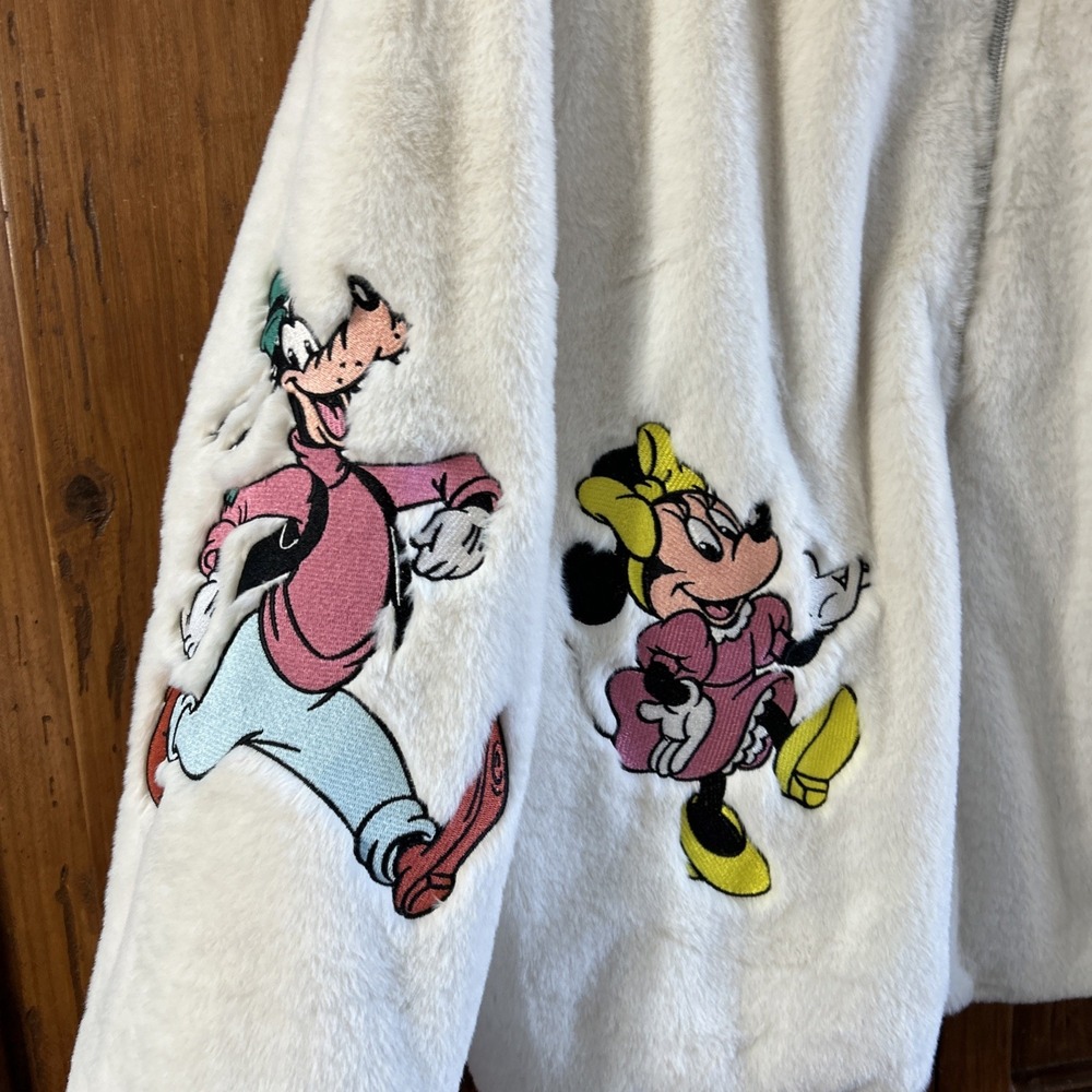 Women's Disney Mickey & Friends Plush Faux Fur Full-Zip Jacket Plus Sz 1X RARE - Picture 2 of 16